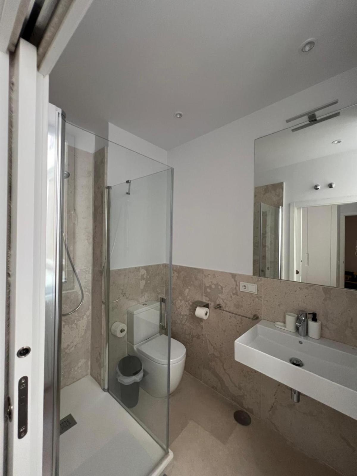 Private Rooms In Magdalena Street Madrid Exterior photo