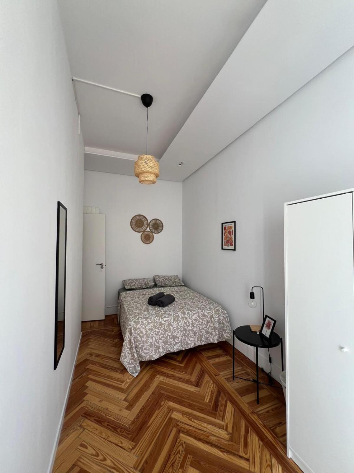 Private Rooms In Magdalena Street Madrid Exterior photo